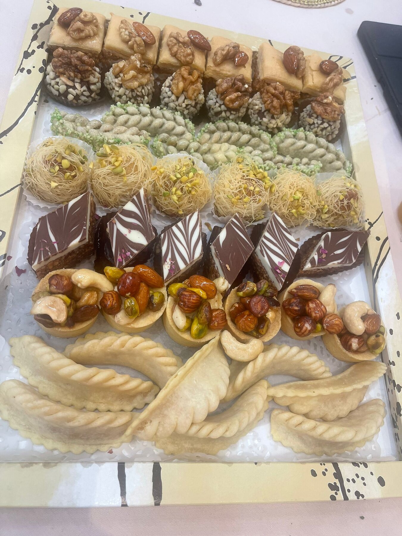 Plateau de pâtisseries orientales pour buffet sucré au Festif
