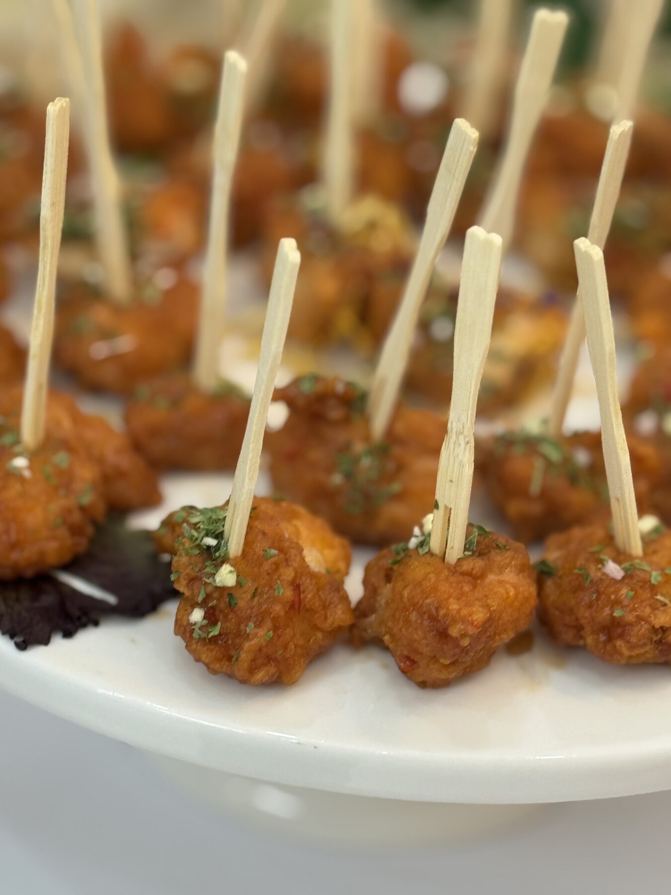 Boulettes croustillantes en brochette pour cocktail traiteur au Festif