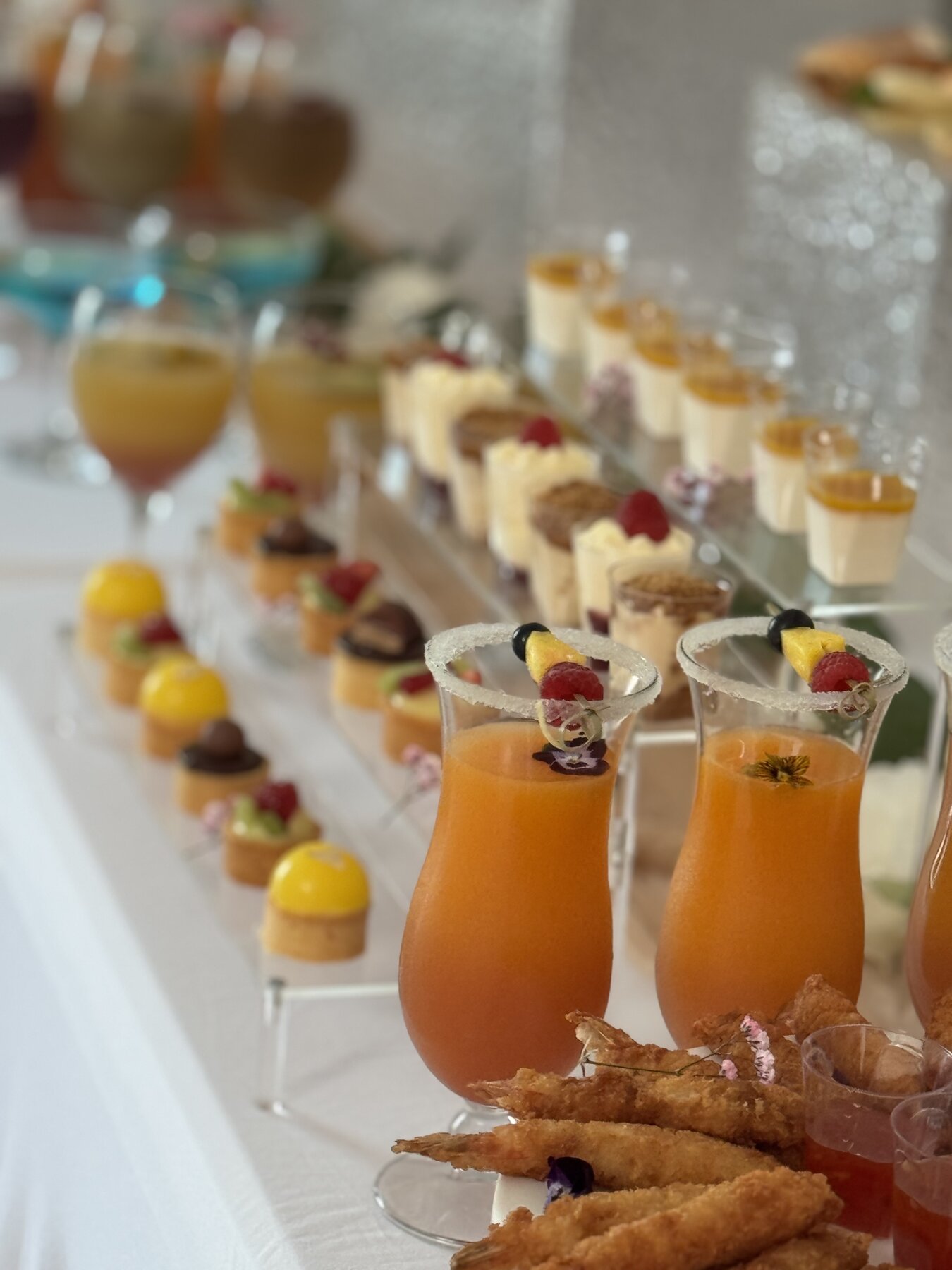 Tour de mini-desserts en verrine et cocktails de fruits au Festif