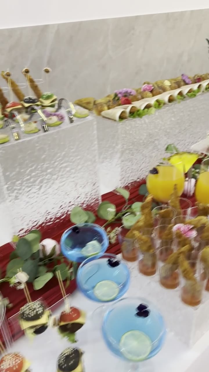 Vidéo : canapés et mises en bouche en rangée au Festif