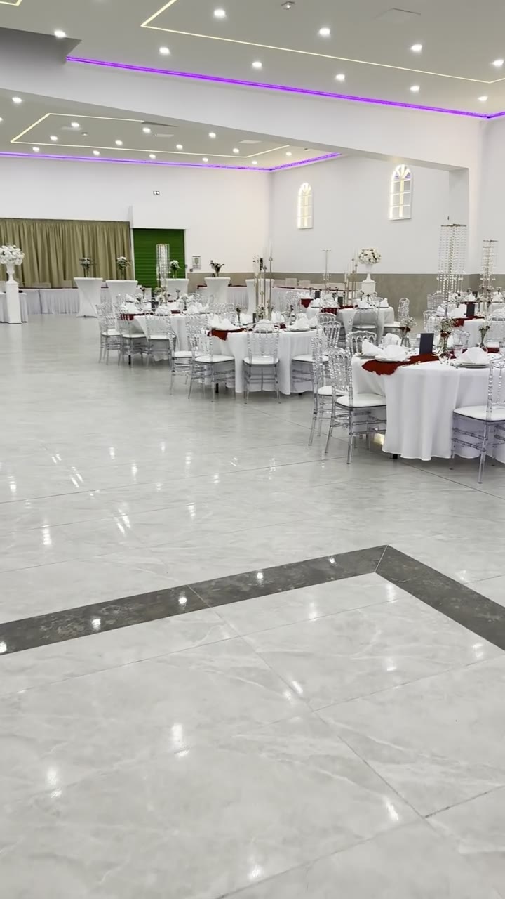 Vidéo : salle dressée pour réception au Festif à Chambly