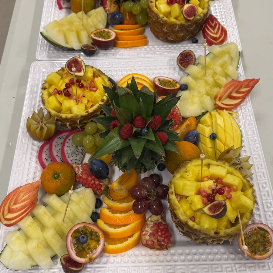Plateau de fruits frais sculptés pour réception au Festif