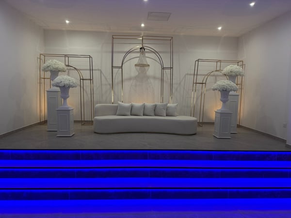 Podium de cérémonie décoré au Festif à Chambly
