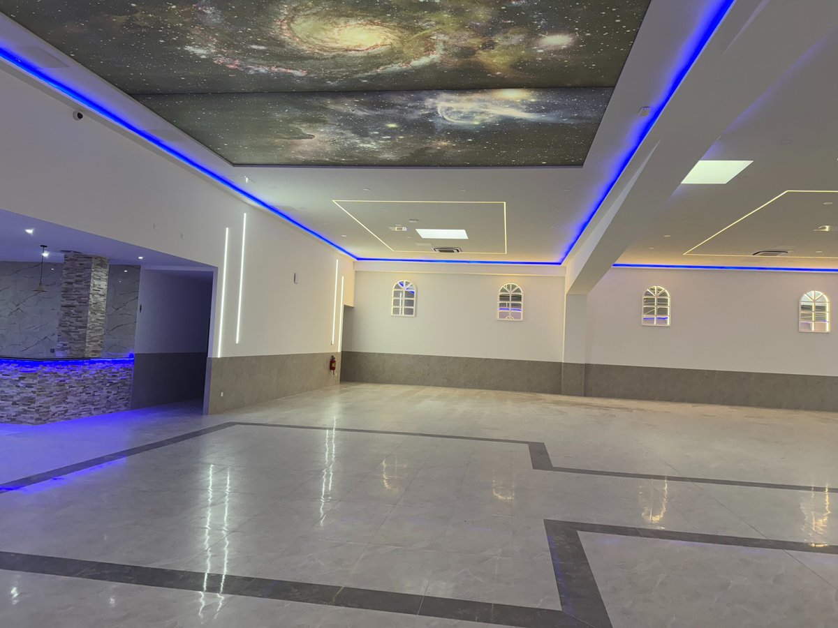 Plafond étoilé et éclairage LED de la salle Le Festif